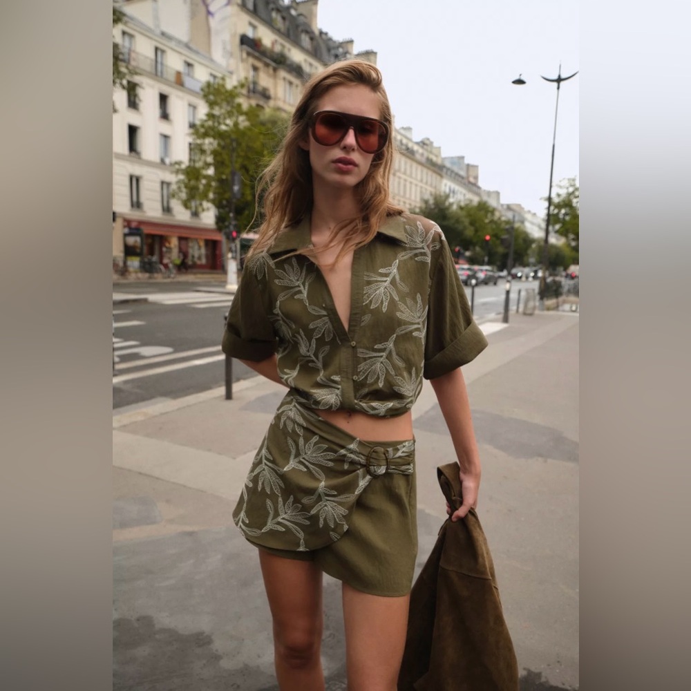 ZARA…EMBROIDERED SHORT SHIRT